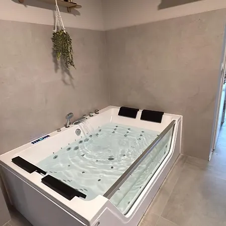 Maison Muguet 4 Spa-parking-colmar